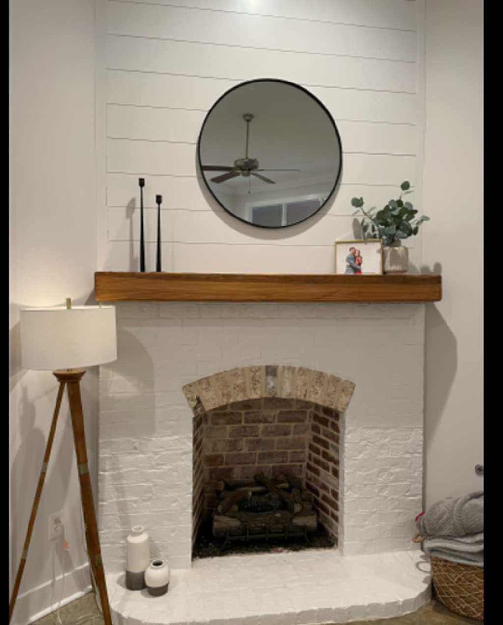 Black Round Mirror – Modern Vanity Mirror with Metal Frame