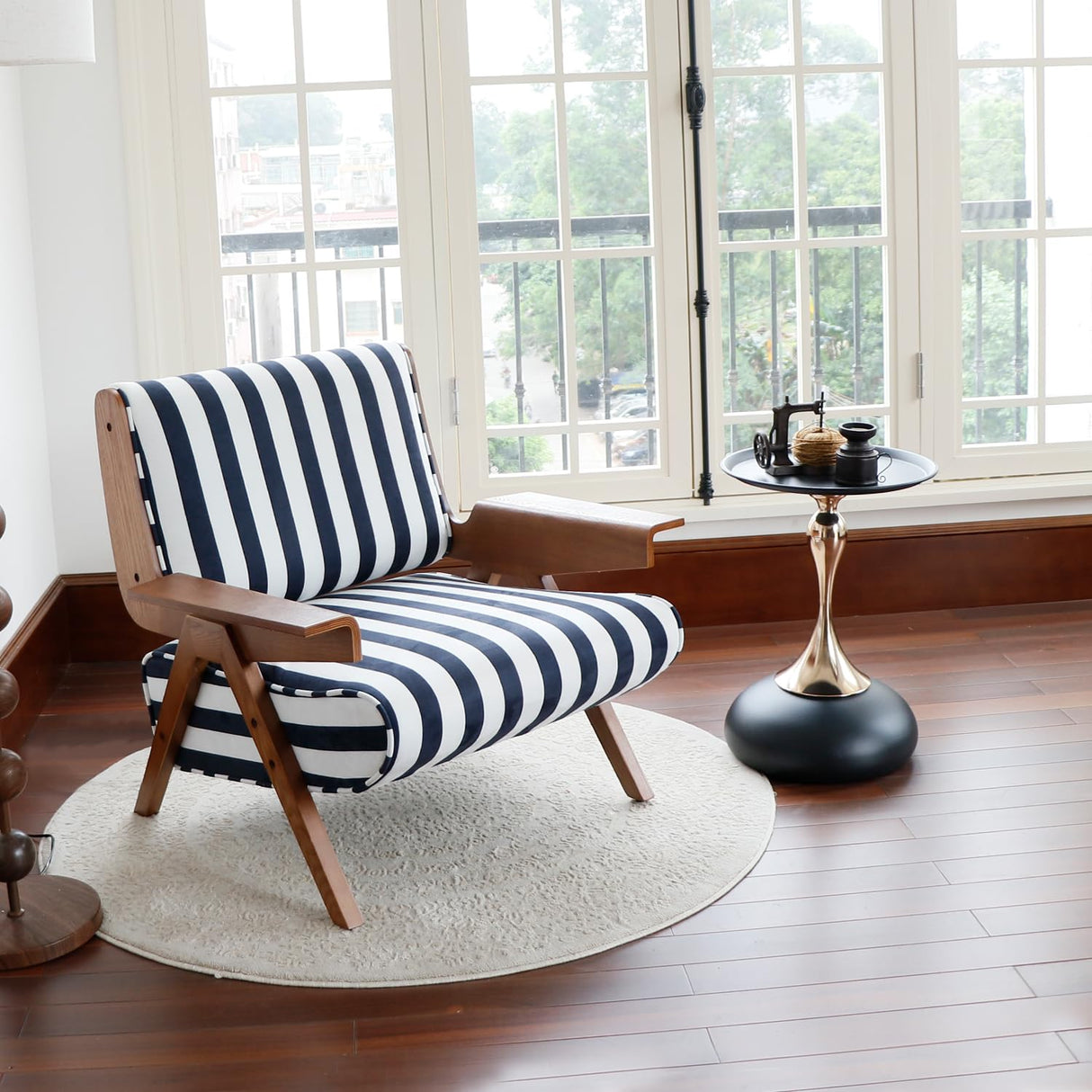 Small Round Side Table for Small Spaces, Modern Pedestal End Table Living Room