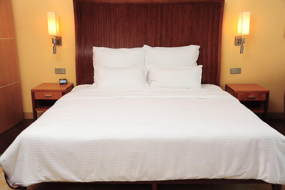 Silk Comforter for Spring/Summer/Fall, 100% Long-Strand Silk Filling, Natural & Breathable (King Size)