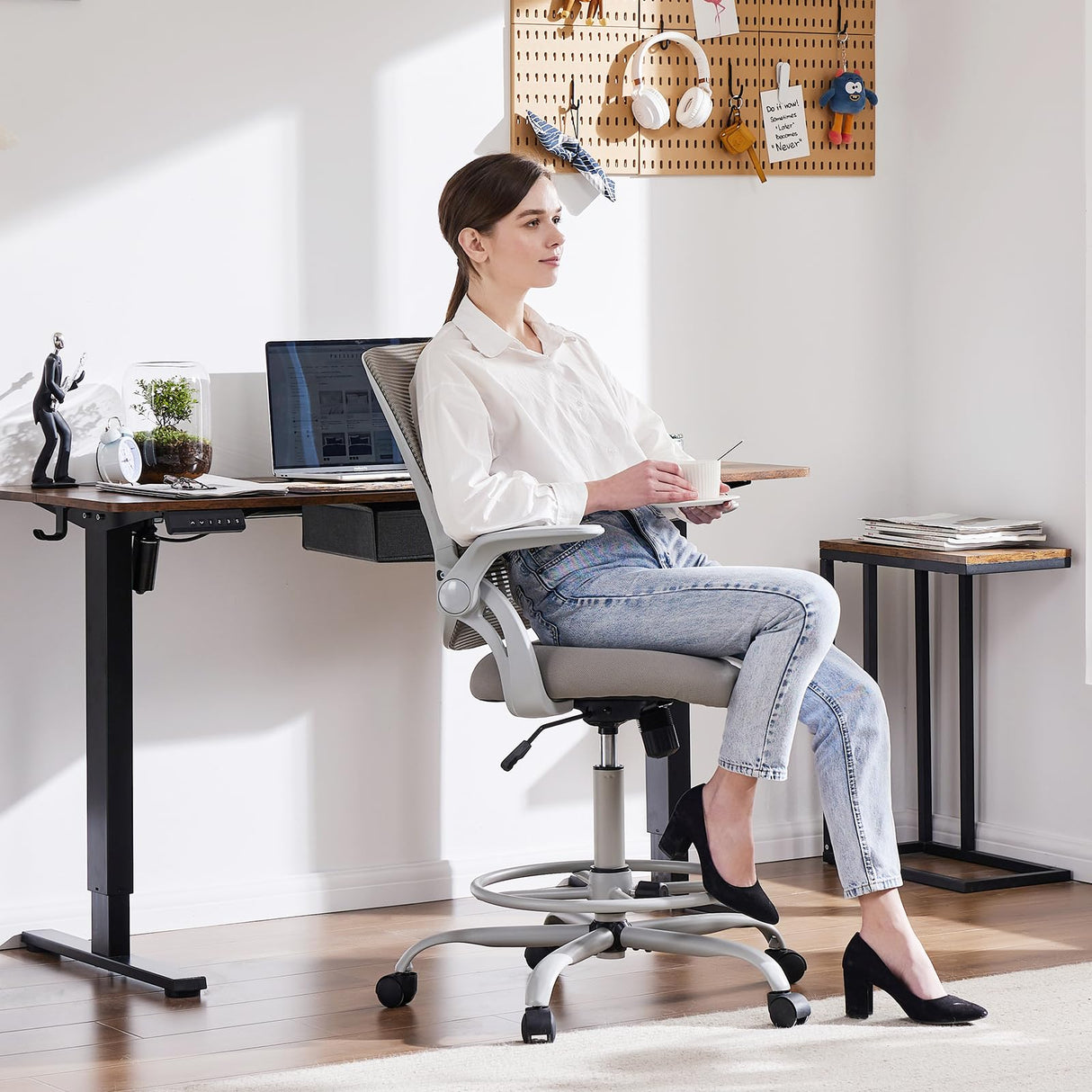 Chair with Footrest, Mesh Computer Chair Adjustable Height with Lumbar Support Swivel Task Chair for Adults, Grey, Flip-up Armrest