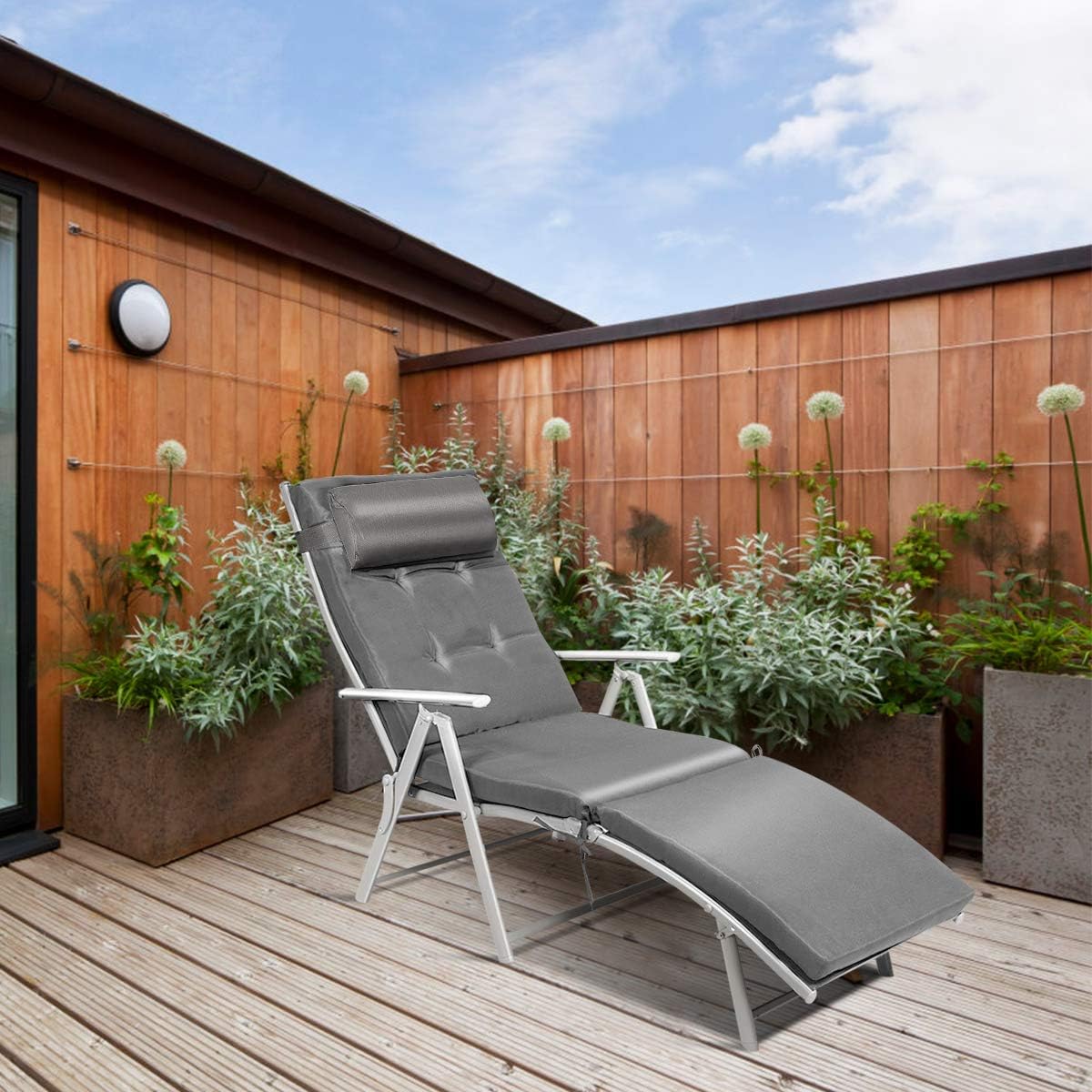 Outdoor Folding Chaise Lounge Chair, Lightweight Recliner Chair w/ 7 Adjustable Backrest Positions