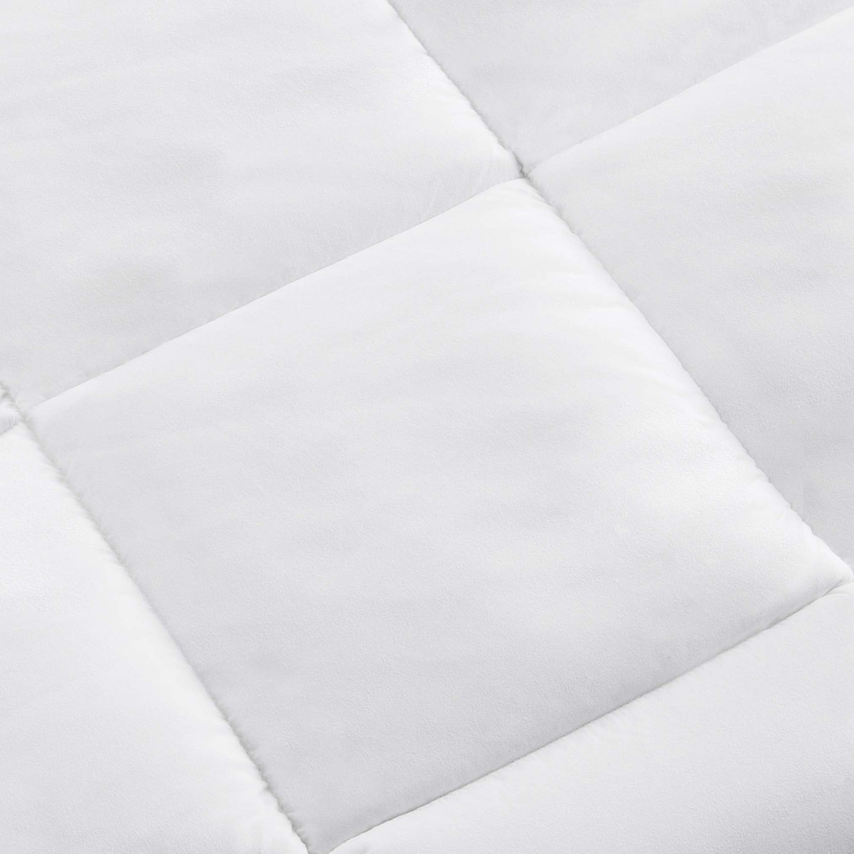 White Down Alternative Comforter and Duvet Insert with Corner Tabs (Full/Queen, Light)