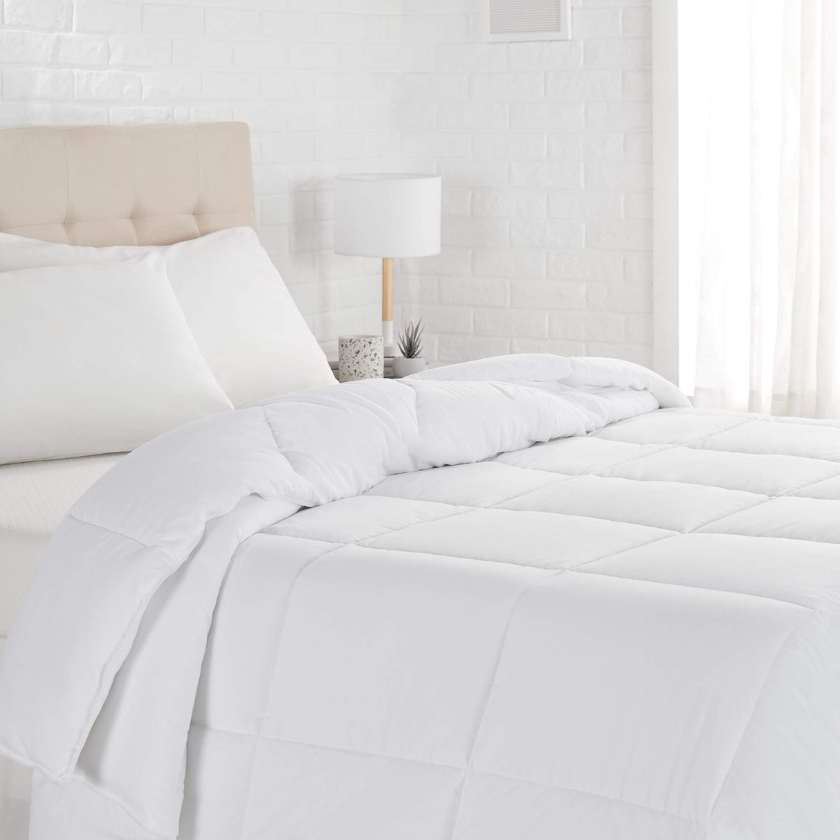 White Down Alternative Comforter and Duvet Insert with Corner Tabs (Full/Queen, Light)