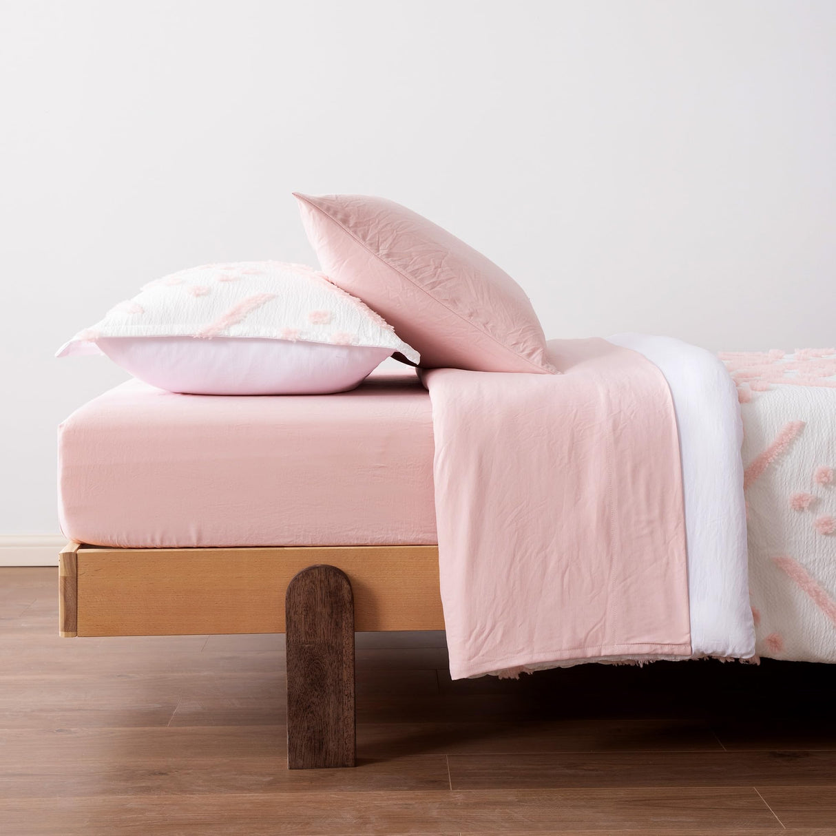 5-Piece Kids Bed-in-a-Bag Set - Jacquard Microfiber Comforter, Sheets & Pillowcases - Pink Tufted Twin