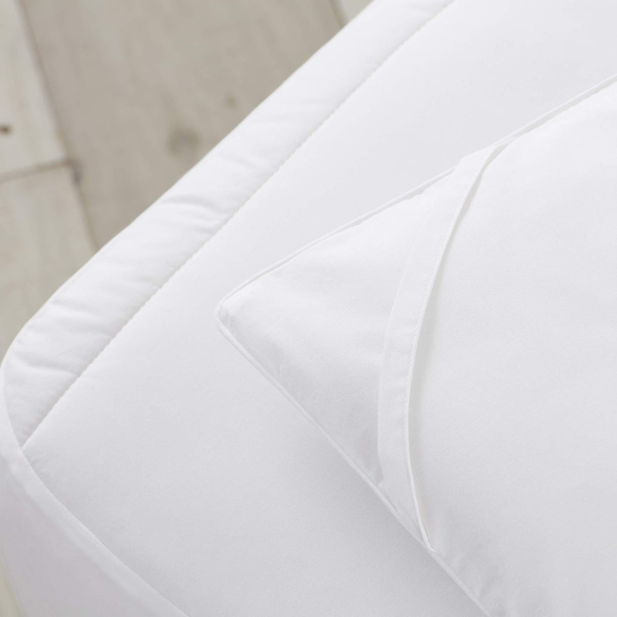 Pure + Simple Twin White Basic Bedding Comforter
