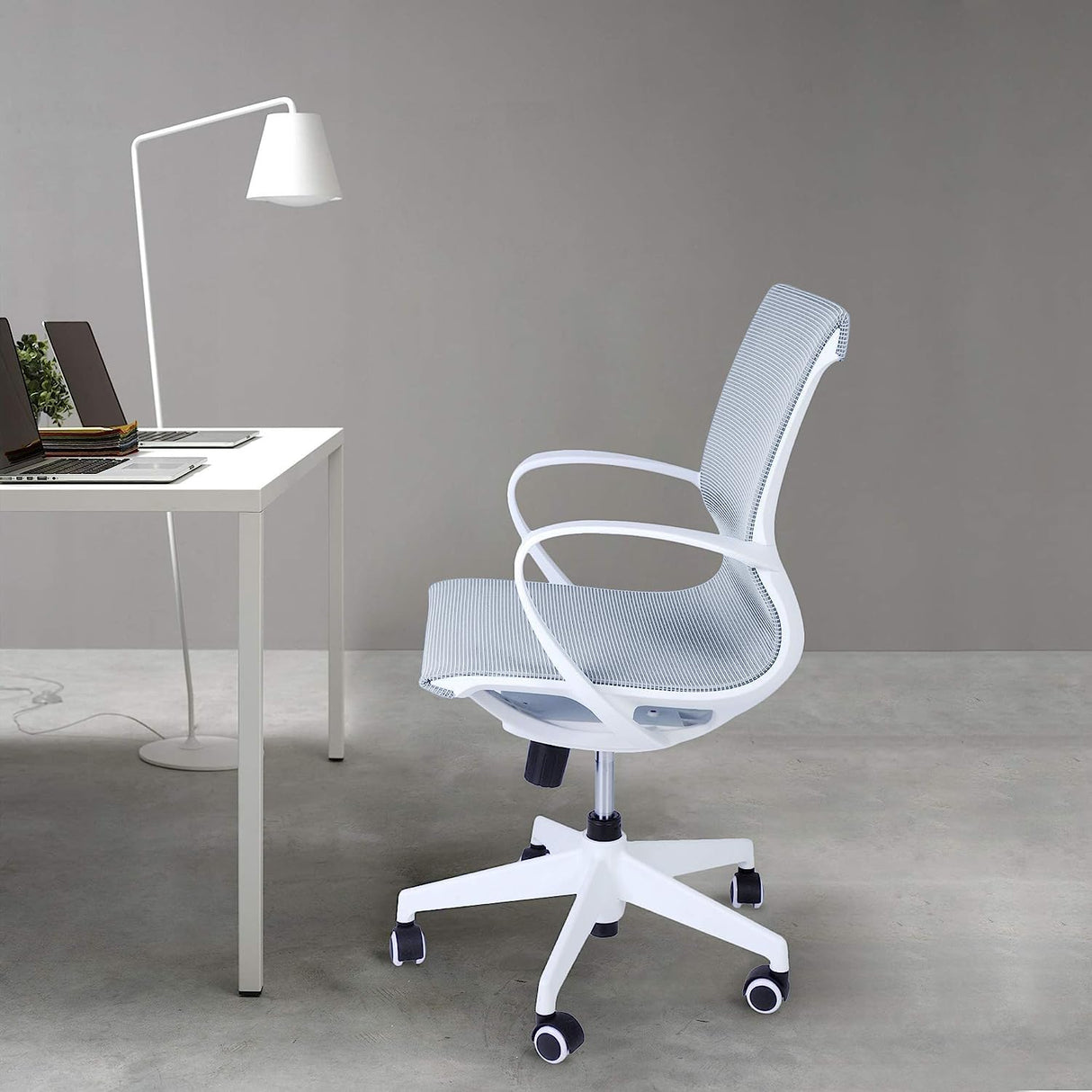 Adjustable Mesh Office Computer Chair with Ergonomic Mid Back Design Swivel Desk Task Chair with Armrest for Working Meeting (Blue)