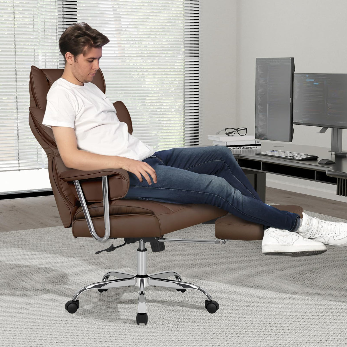 Big and Tall Office Chair 400lbs PU Leather Computer Chair with Footrest and Lumbar Support Executive Chair Swivel Chair Desk Chair Adjustable Height & Reclining Backrest Brown