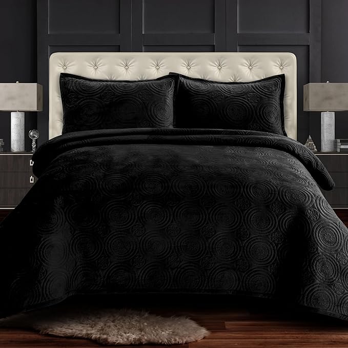 Oversized Velvet Quilt, 3-Piece King Bed Set, 260GSM Soft Quilted Velvet, Includes One Quilt & Two Shams, Camel