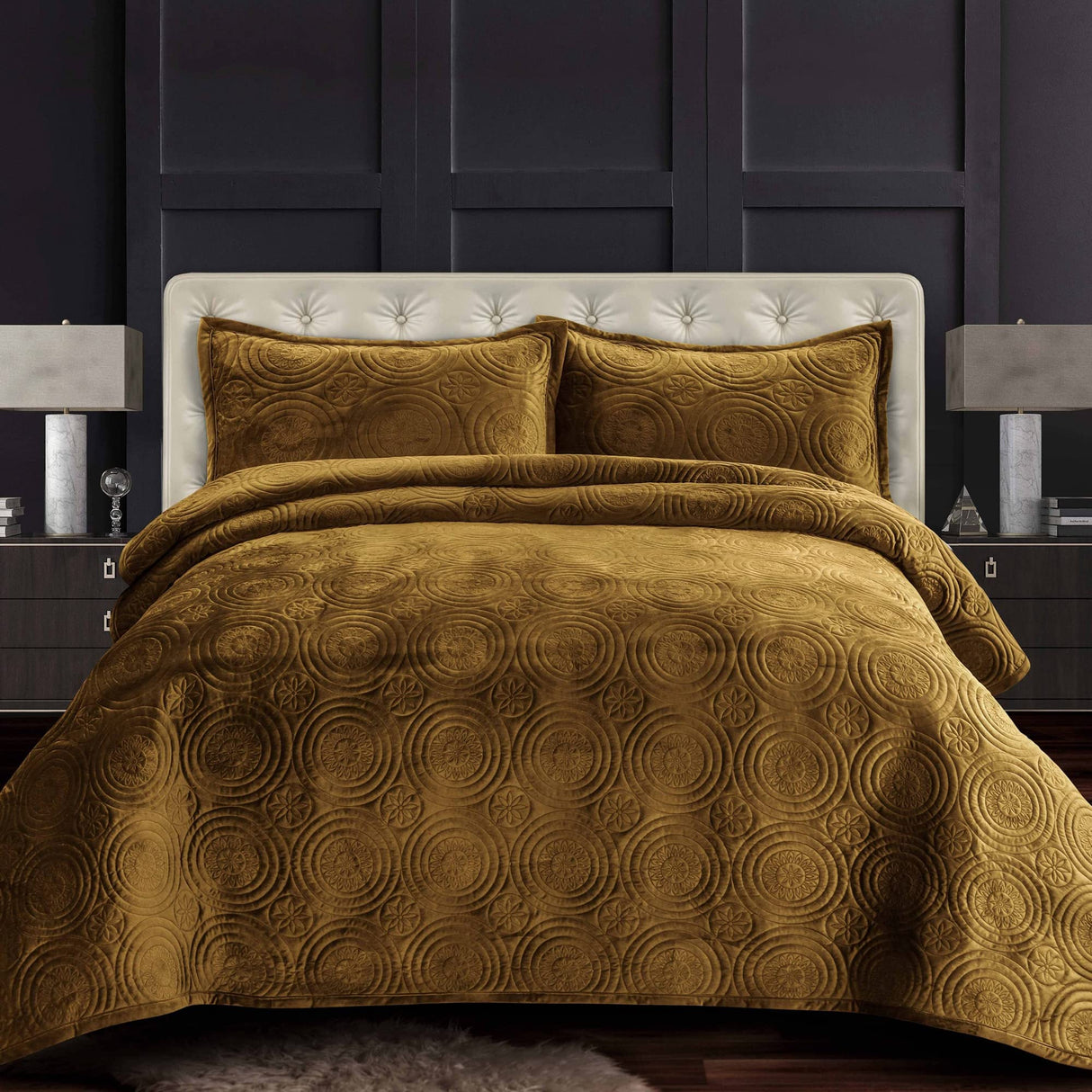 Oversized Velvet Quilt, 3-Piece King Bed Set, 260GSM Soft Quilted Velvet, Includes One Quilt & Two Shams, Camel