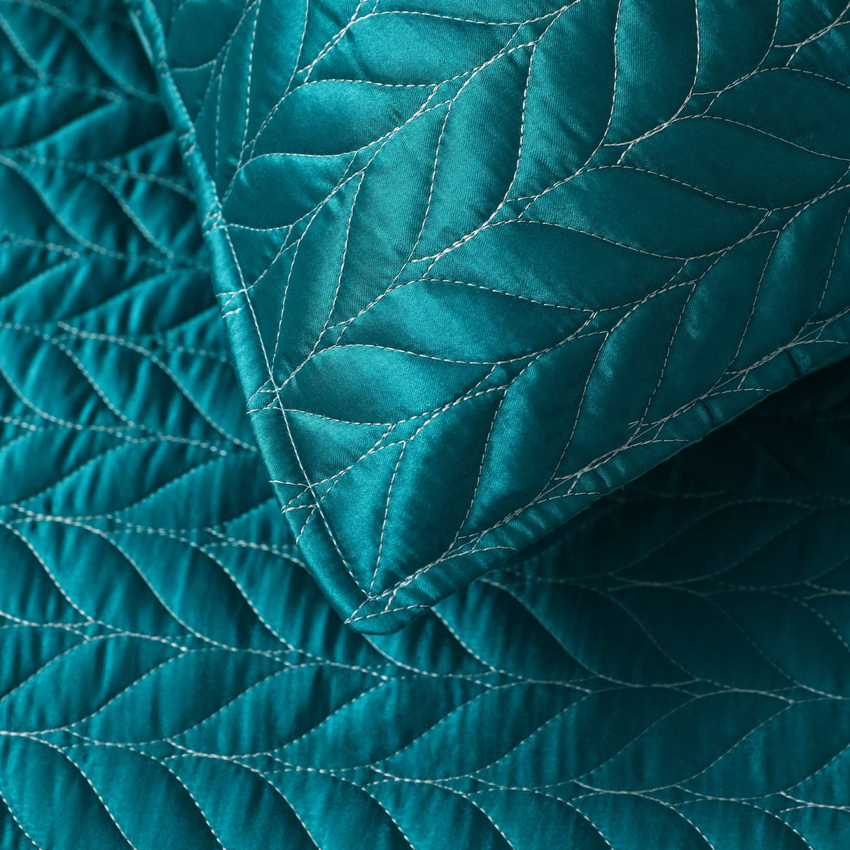 Luxury Reversible Lightweight Bedspreads Covelets for All Seasons