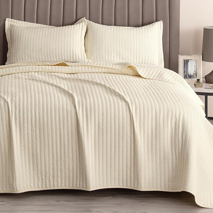 King Quilt Bedding Set, 3-Piece Lightweight Summer Channel Stitch Quilt Set
