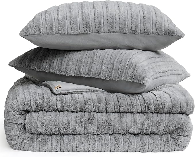 Breathable Oversized Silky Smooth Carved Stripe Pattern Faux Fur Comforter Set