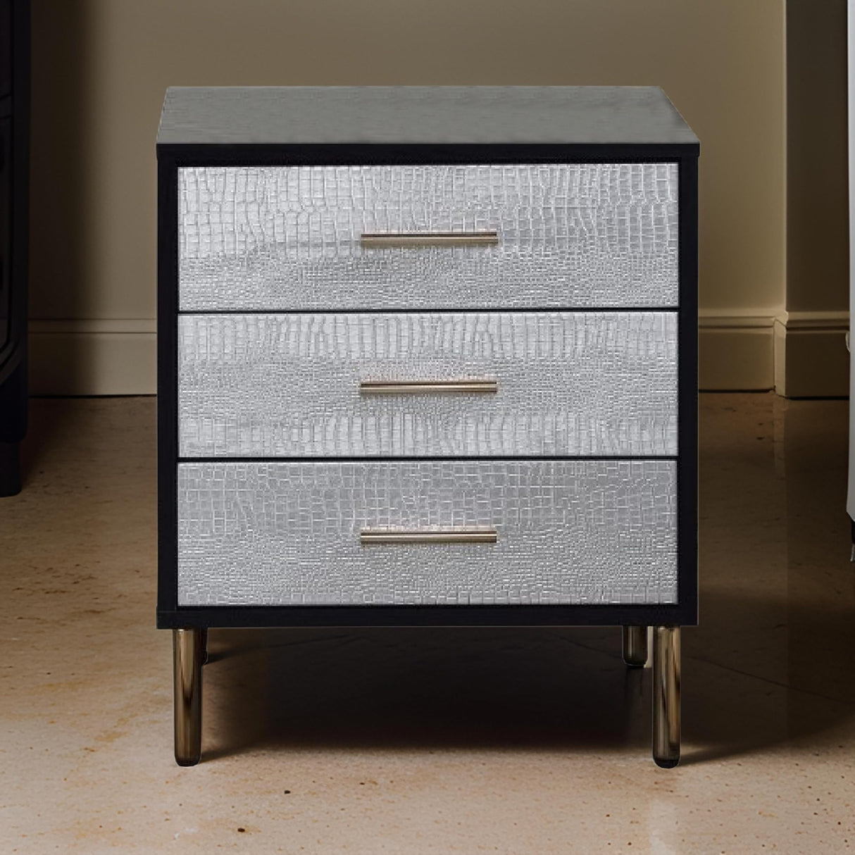 San 19 Inch Glamorous Style Nightstand, 3 Drawers