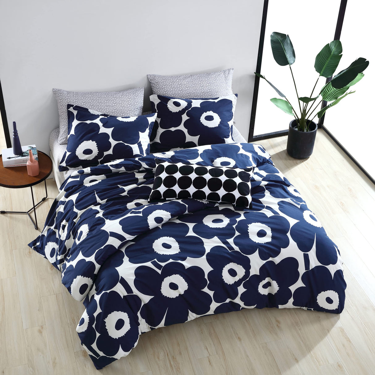 King Comforter Set, Cotton Bedding with Matching Shams, Lightweight Home Decor for All Seasons (Unikko Indigo, King)
