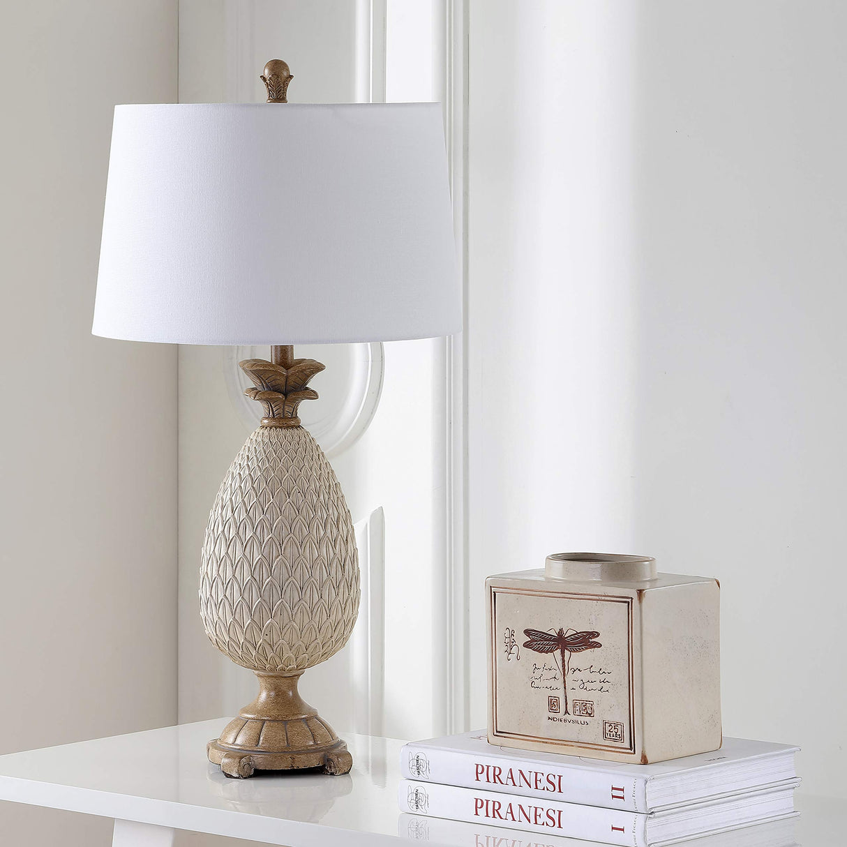 ng Collection Briar Coastal Antique Cream/ Brown Pineapple 31-inch Bedroom Living