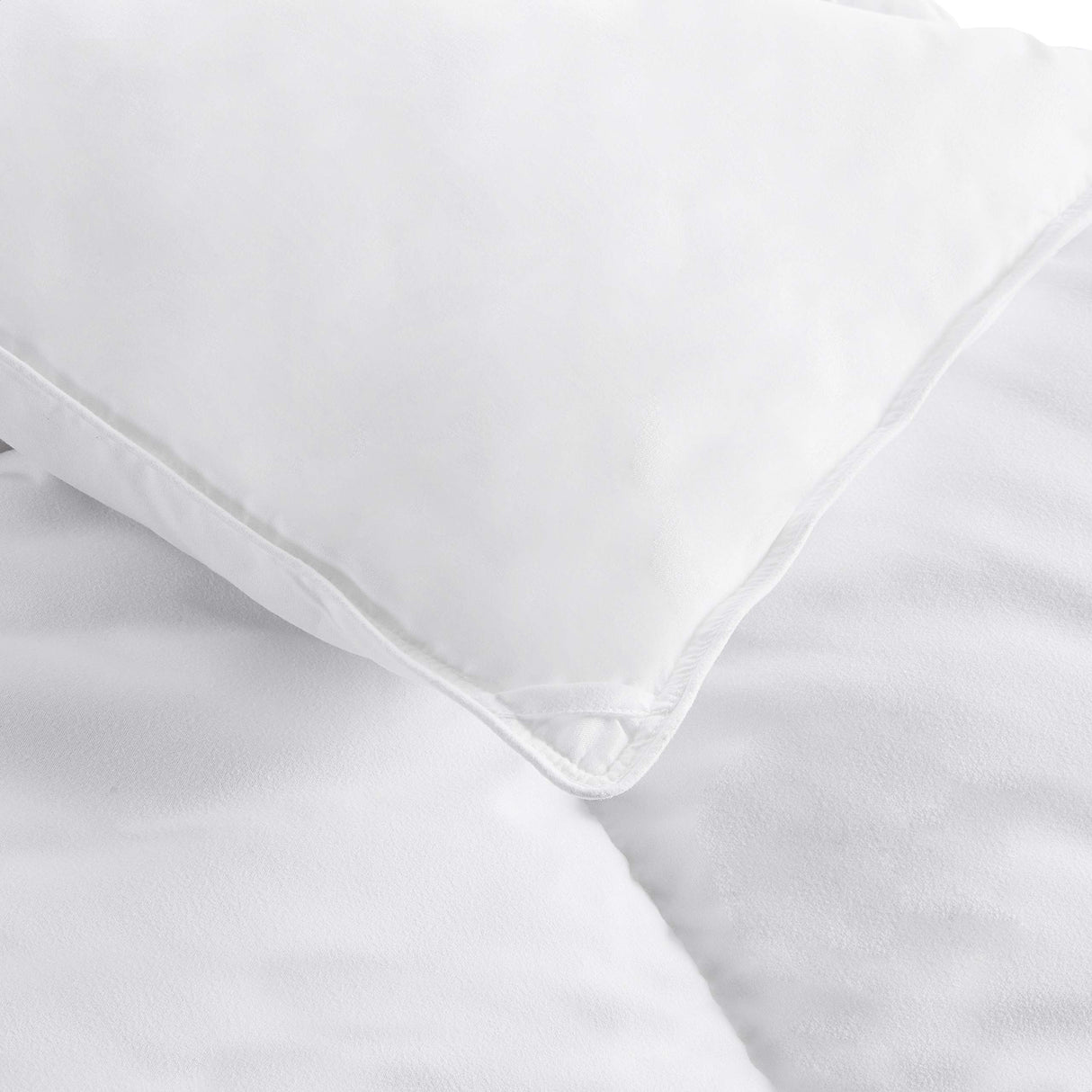 White Down Alternative Comforter and Duvet Insert with Corner Tabs (Full/Queen, Light)
