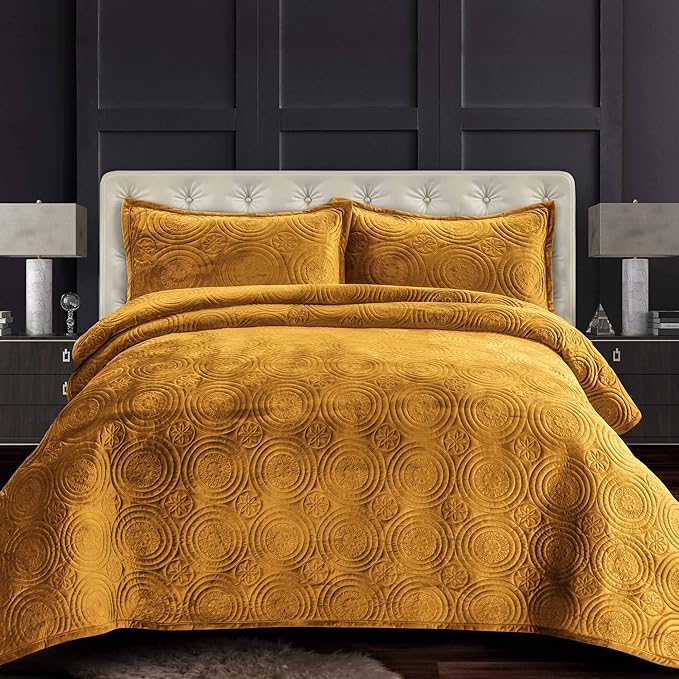 Oversized Velvet Quilt, 3-Piece King Bed Set, 260GSM Soft Quilted Velvet, Includes One Quilt & Two Shams, Camel