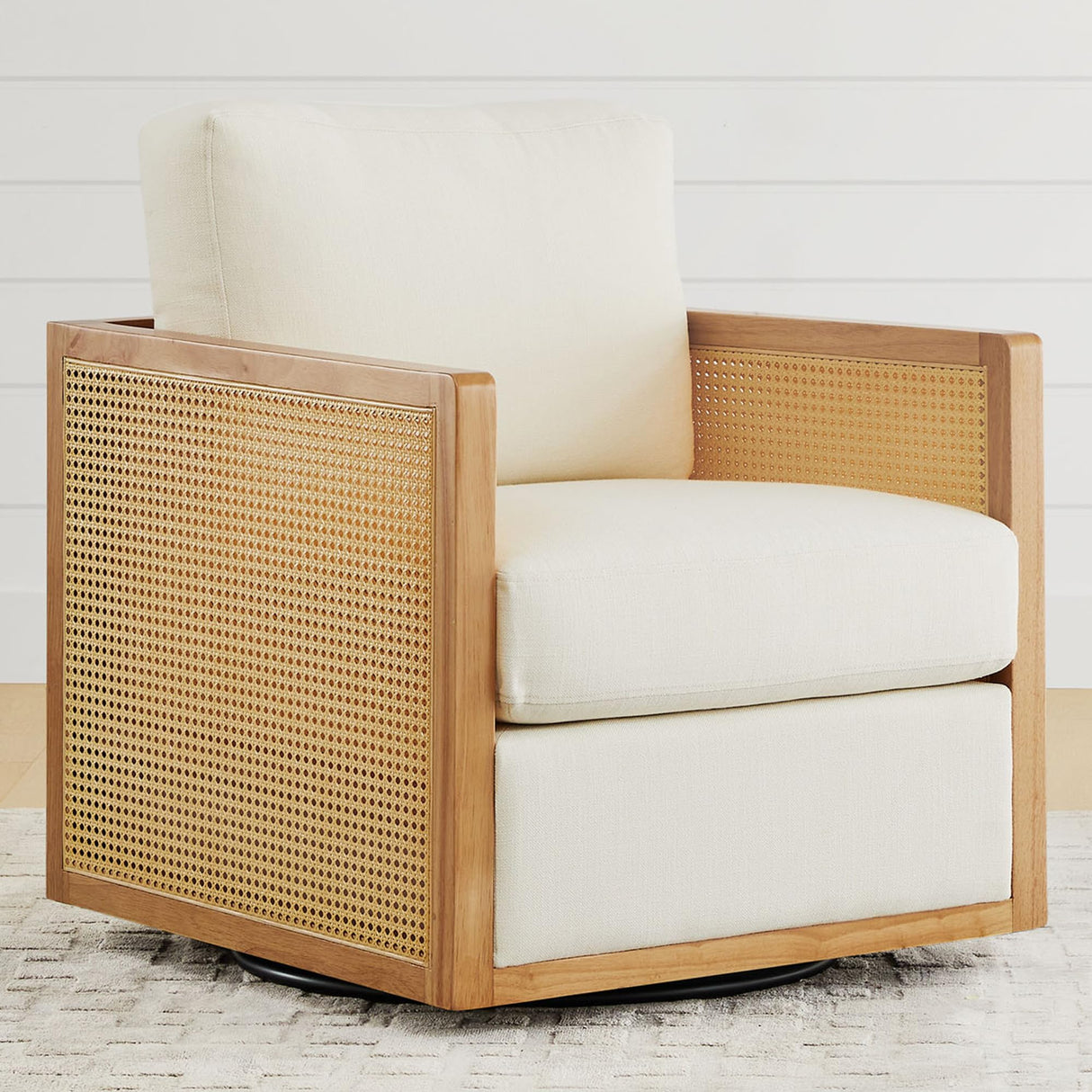 Swivel Accent Chair, Rattan Arm Chair for Living Room and Bedroom, Cream Fabric
