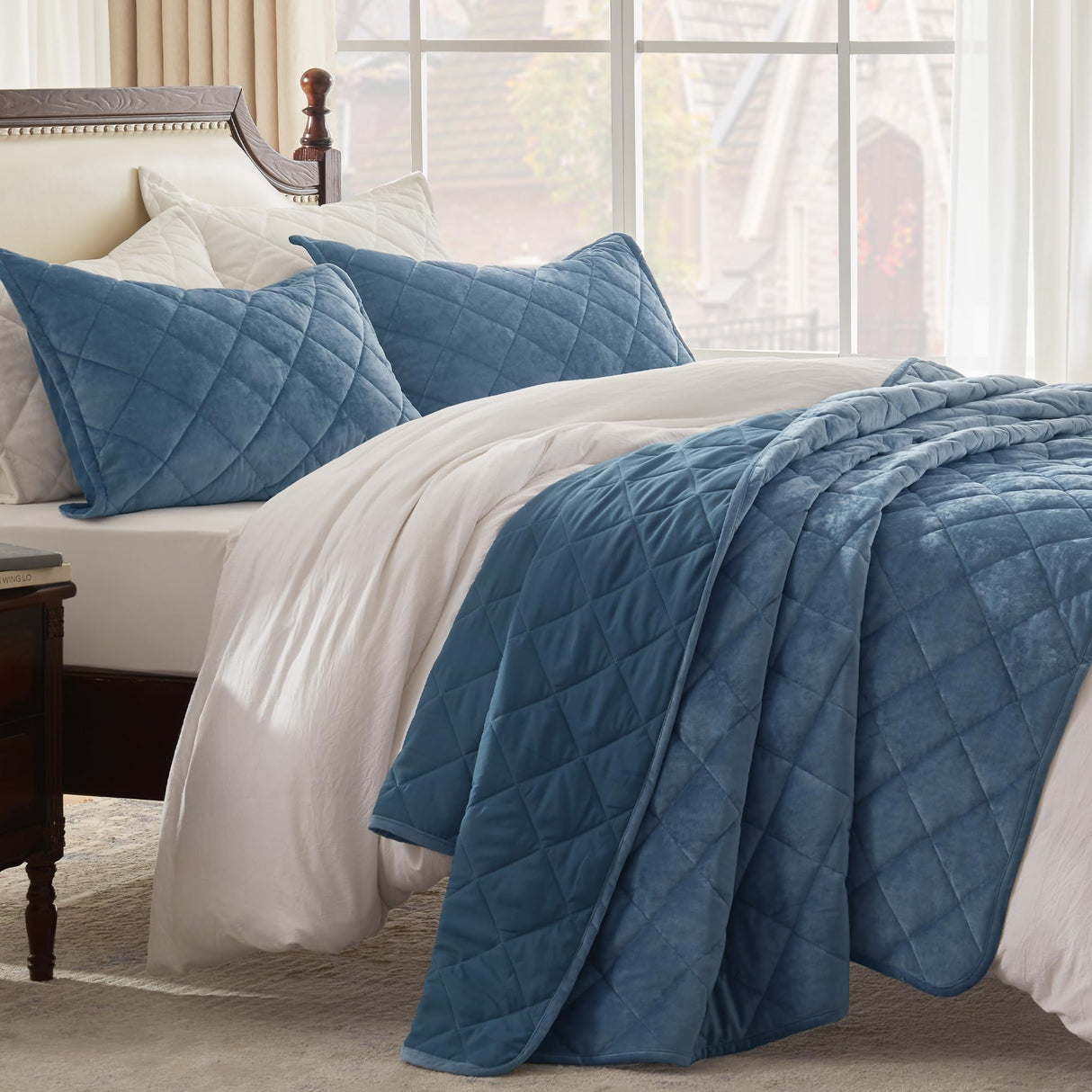 Luxury Velvet Queen Quilt Set, Ultra Soft Lightweight Quilted Velvet Comforter, Diamond