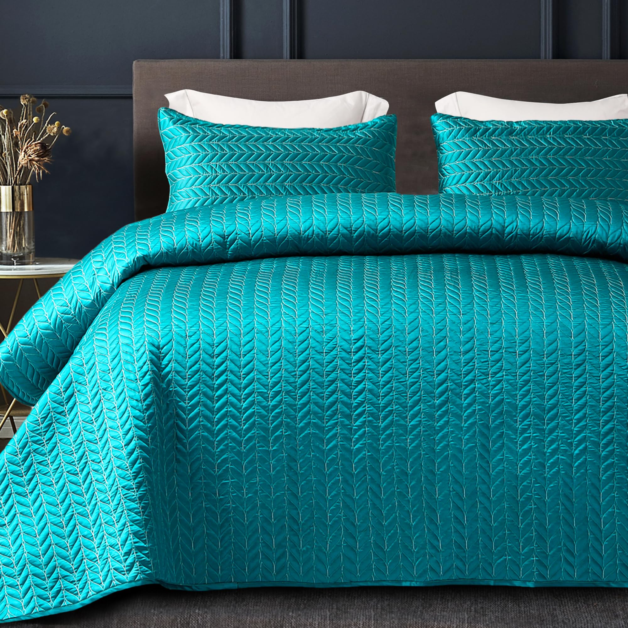 Luxury Reversible Lightweight Bedspreads Covelets for All Seasons