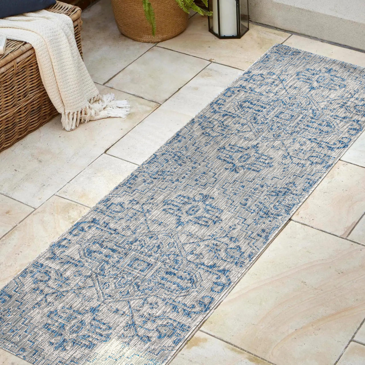 SMB105B-28 Estrella Bohemian Medallion Textured Weave Indoor Outdoor Area Rug