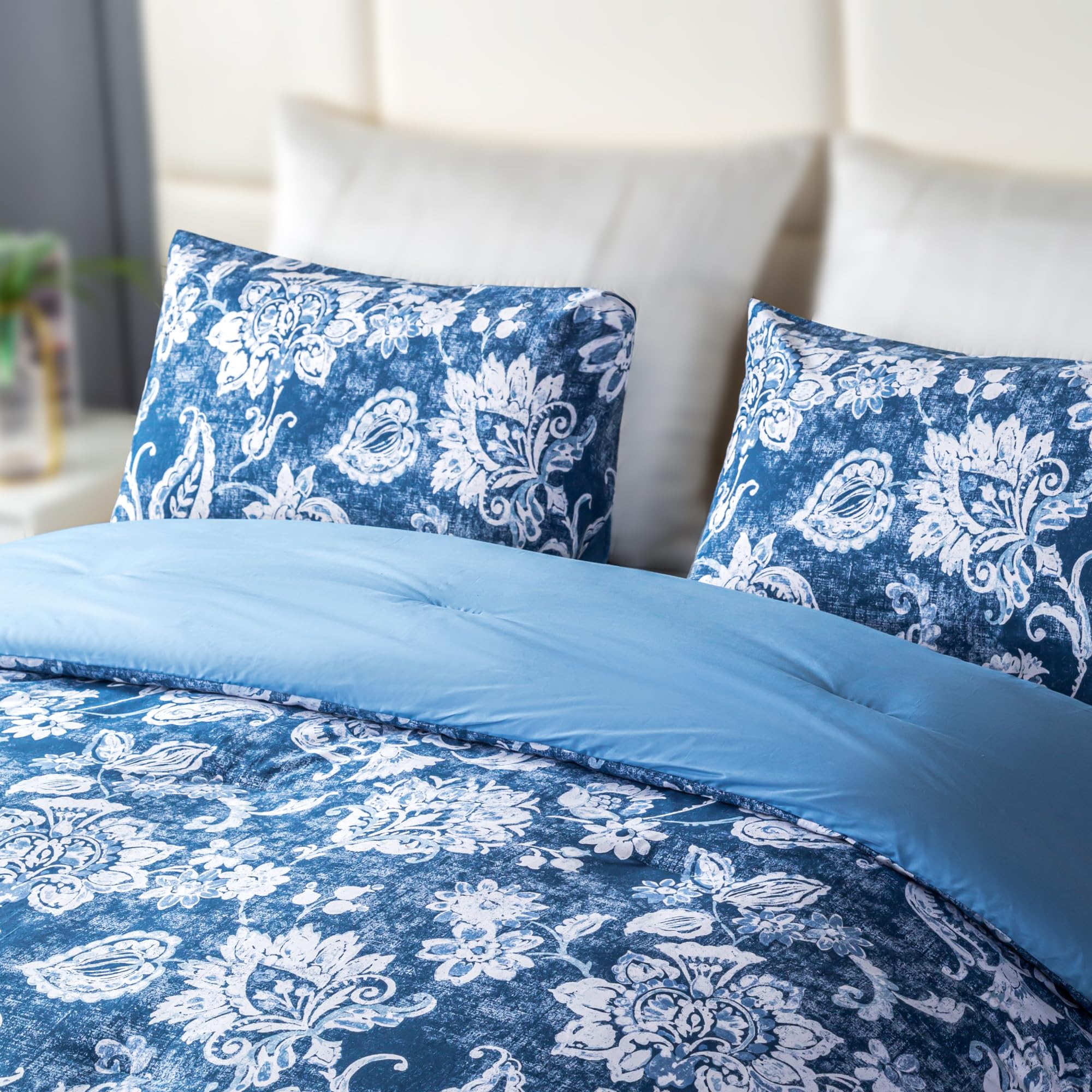 Blue and White Floral Queen Size Comforter Set