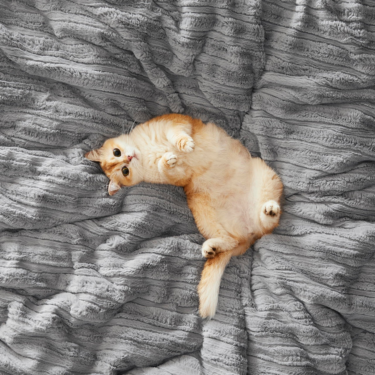 Breathable Oversized Silky Smooth Carved Stripe Pattern Faux Fur Comforter Set