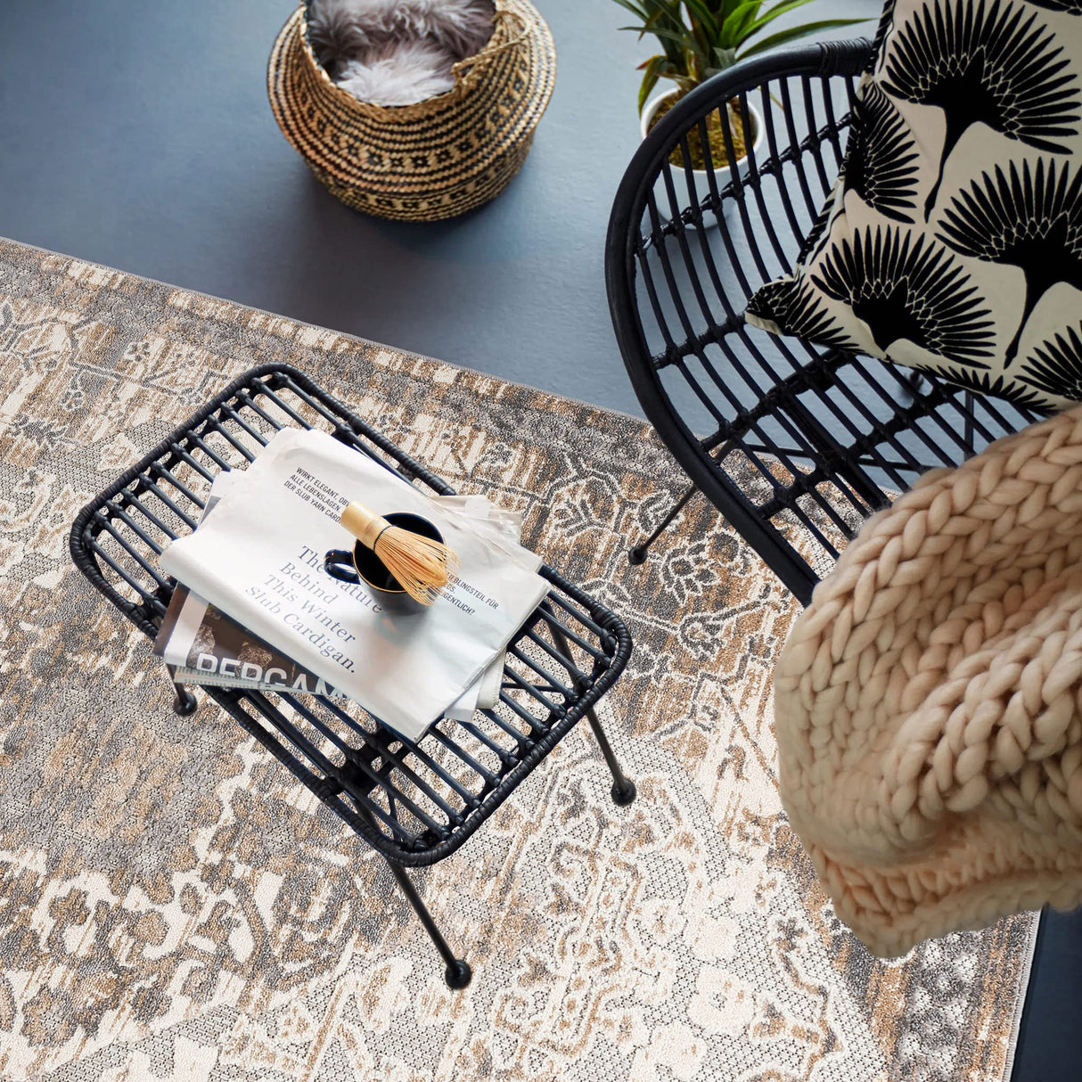 Distressed Traditional Indoor/Outdoor Area Rug 5' x 7' Beige