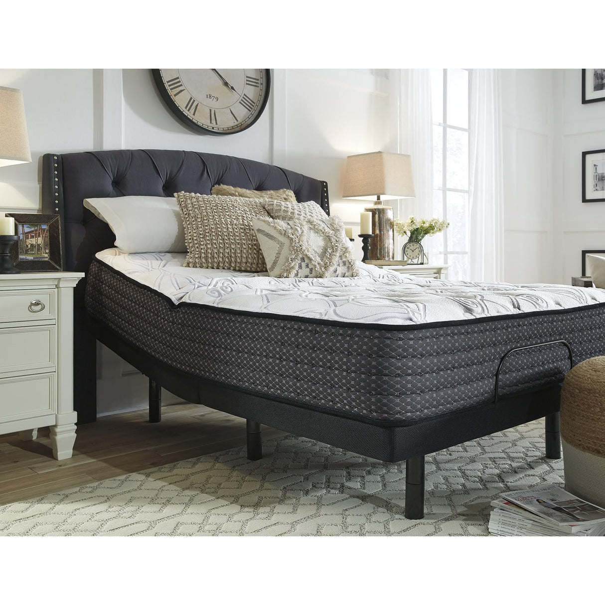 Queen Size Limited Edition 11 inch Plush Hybrid Mattress with Lumbar Support Gel Memory Foam