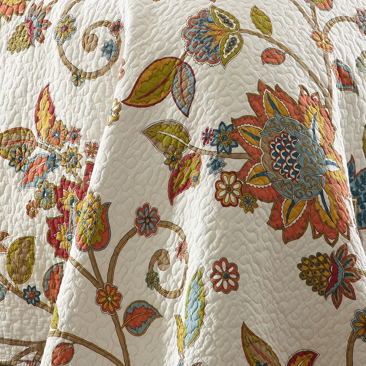 Clementine Quilt Set - King/Cal King Quilt 106x92in. + Two King Pillow Shams 36x20in.