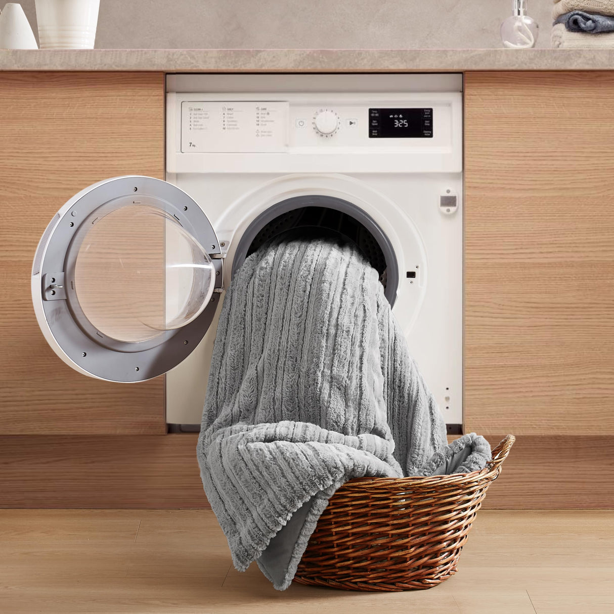 Breathable Oversized Silky Smooth Carved Stripe Pattern Faux Fur Comforter Set