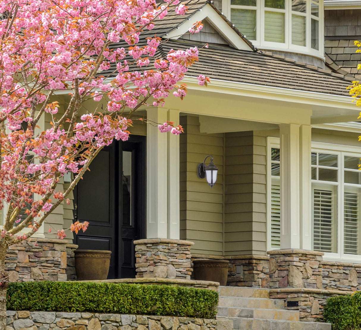 Z6020-OBO Frances Outdoor Wall Mount Sconce Lighting, 3-Light, 180 Watts, Oiled Bronze