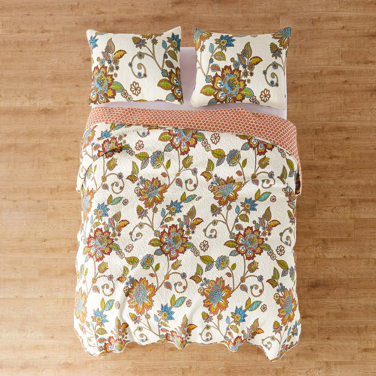 Clementine Quilt Set - King/Cal King Quilt 106x92in. + Two King Pillow Shams 36x20in.