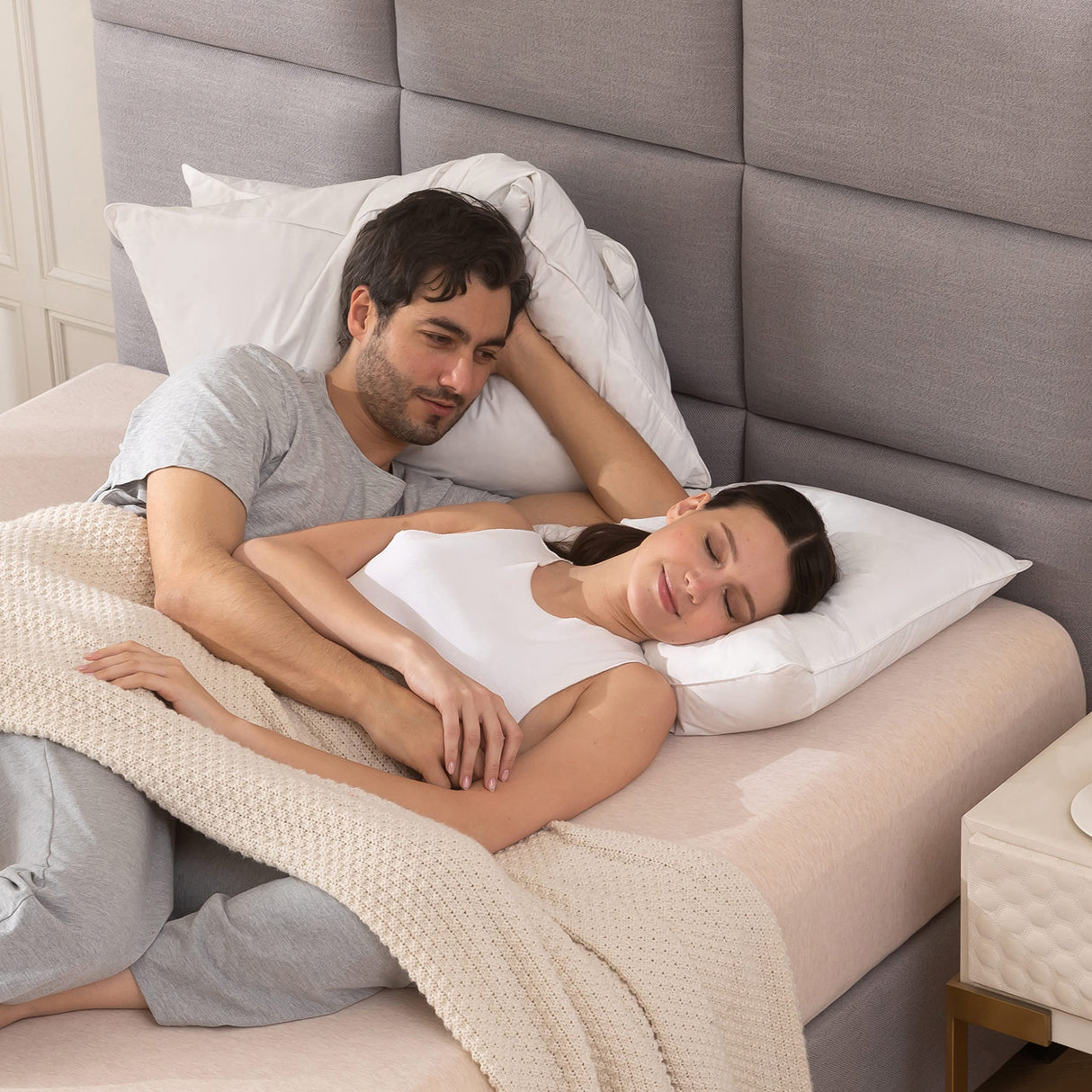 Luxury Feathers Down Pillows Standard Size Hotel Quality Fluffy Bed Pillows