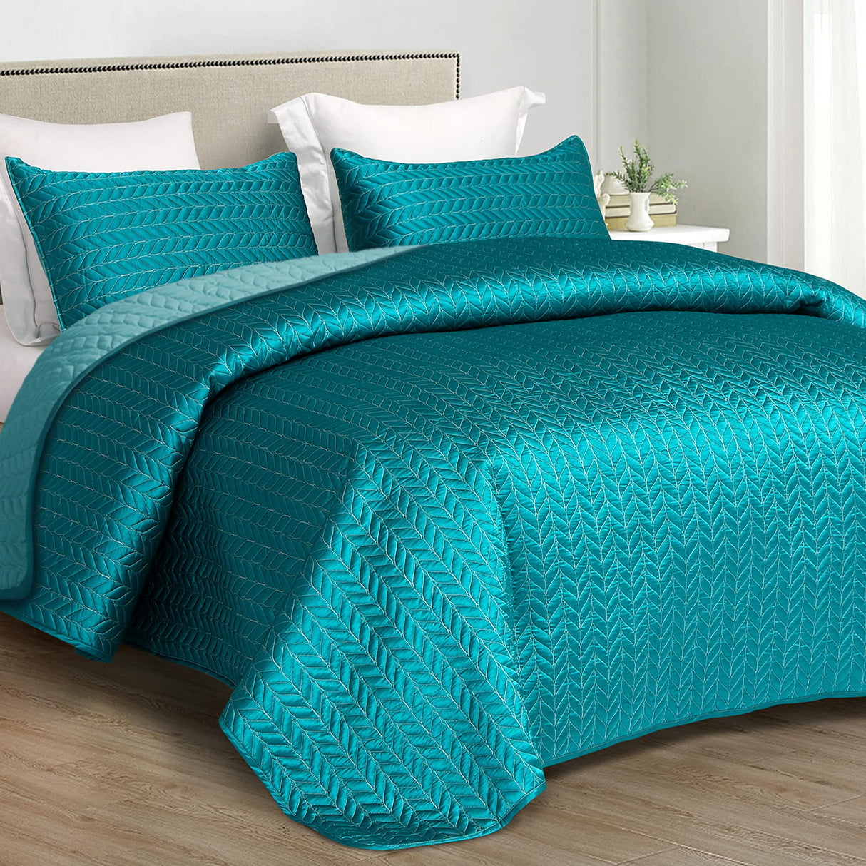 Luxury Reversible Lightweight Bedspreads Covelets for All Seasons