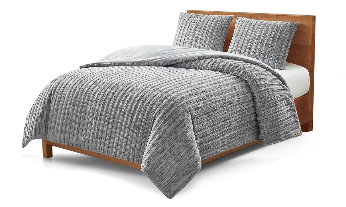 Breathable Oversized Silky Smooth Carved Stripe Pattern Faux Fur Comforter Set