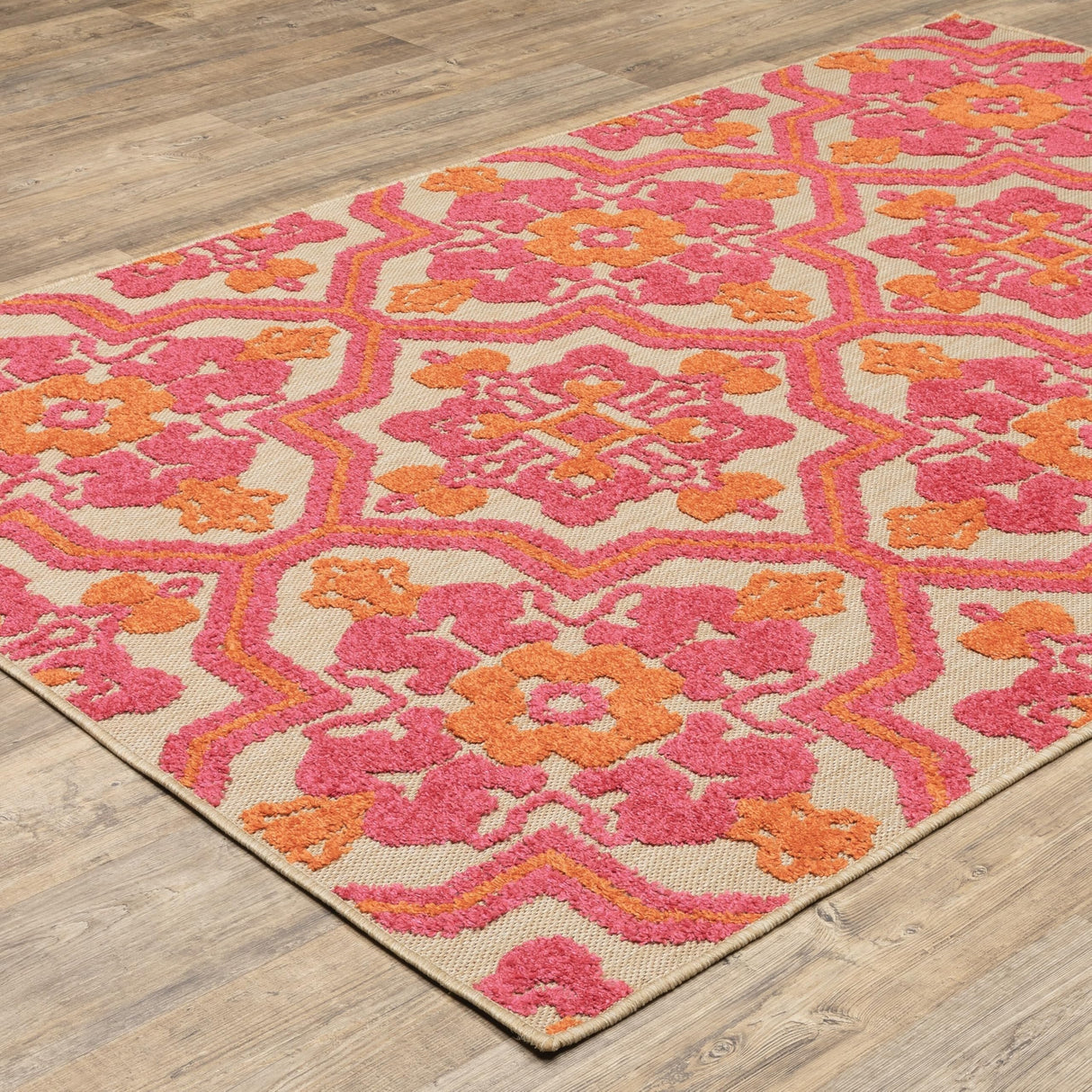 Medallion Sand/Pink Indoor-Outdoor Area Rug (5'3x7'6) - 5'3" x 7'6"