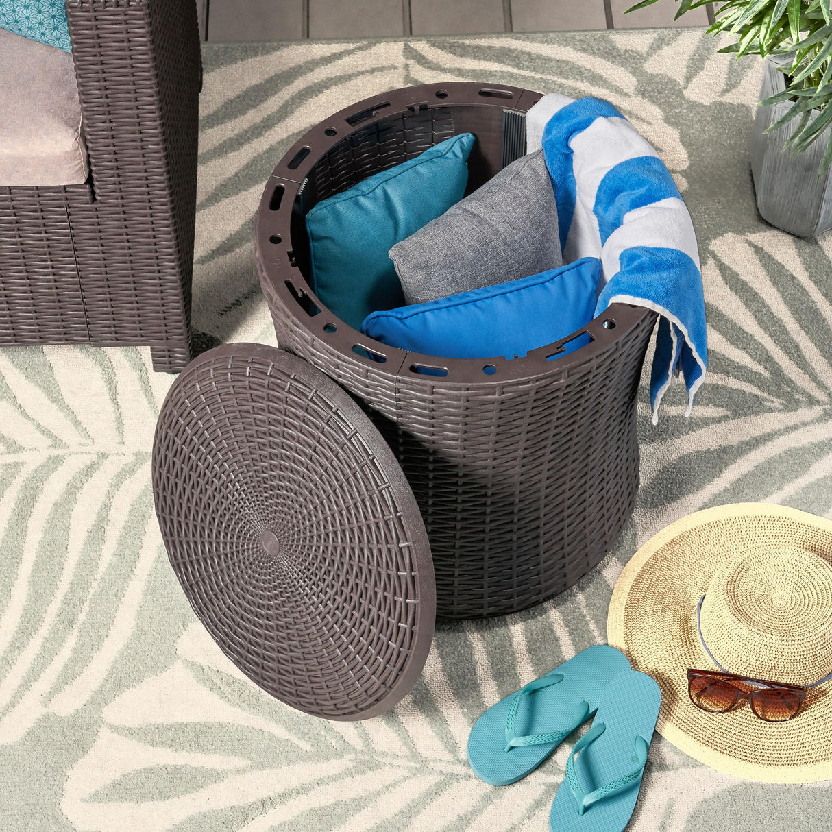 Outdoor Wicker Pattern End Table with Storage Patio Coffeetable for Backyard,Garden