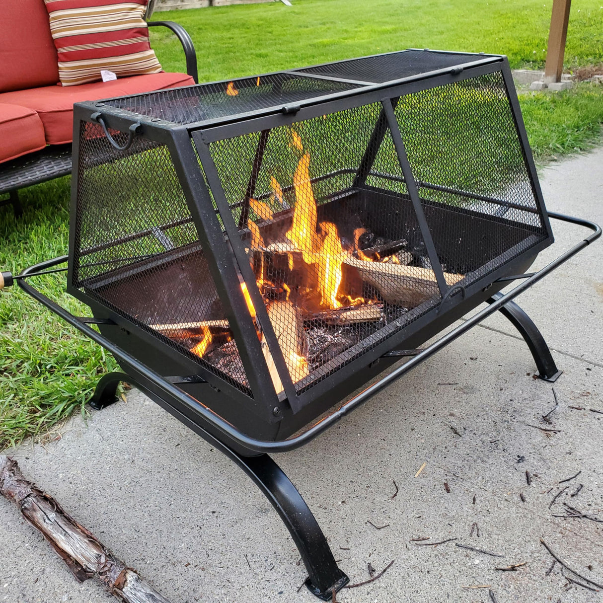 Sunnydaze 36 - Inch Northland Steel Outdoor Fire Pit with Grill and Spark Screen - Vinyl Protective Cover - Black Finish - Bircata