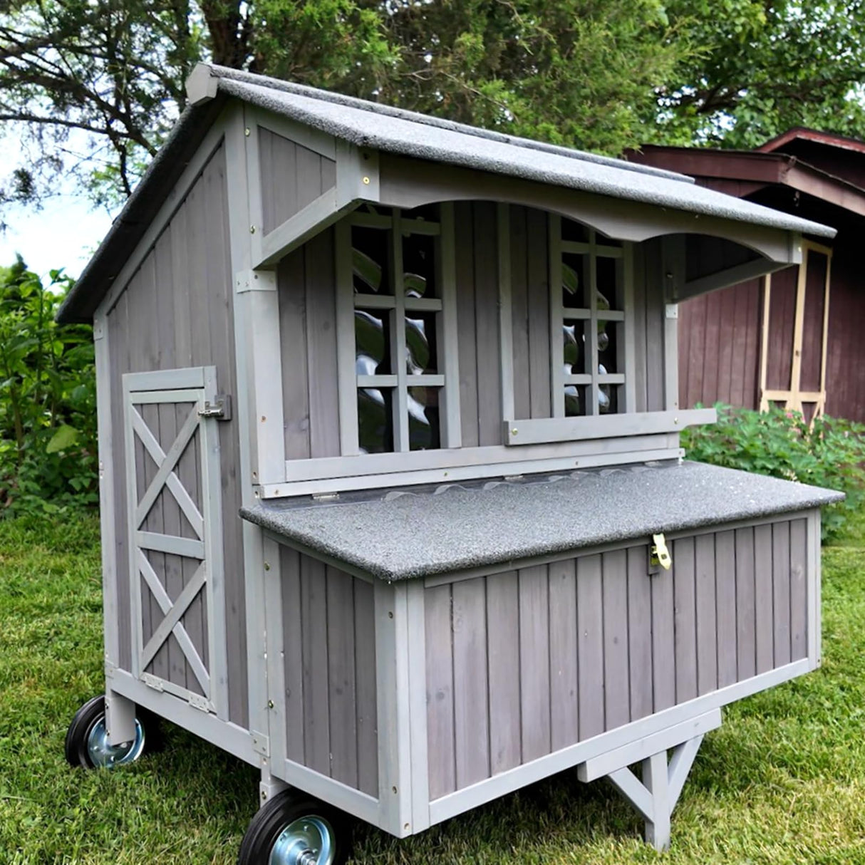 Expandable chicken coop with weatherproof asphalt roof and solid fir wood construction