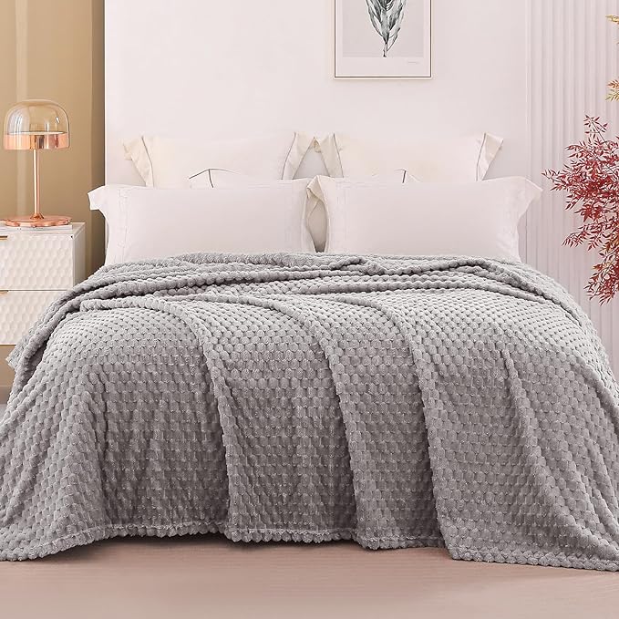 90x104 Inches 3D Clouds Stylish Jacquard Velvet Plush