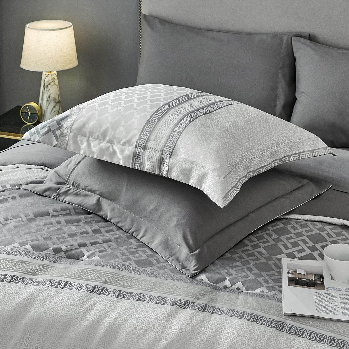 7 Pieces Hotel Style King Sized Comforter Bedding Set