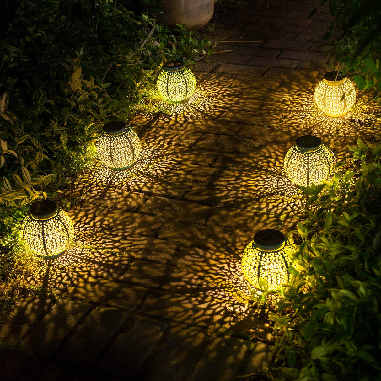 Solar Lantern Outdoor Lights Waterproof Garden Hanging Lights for Patio