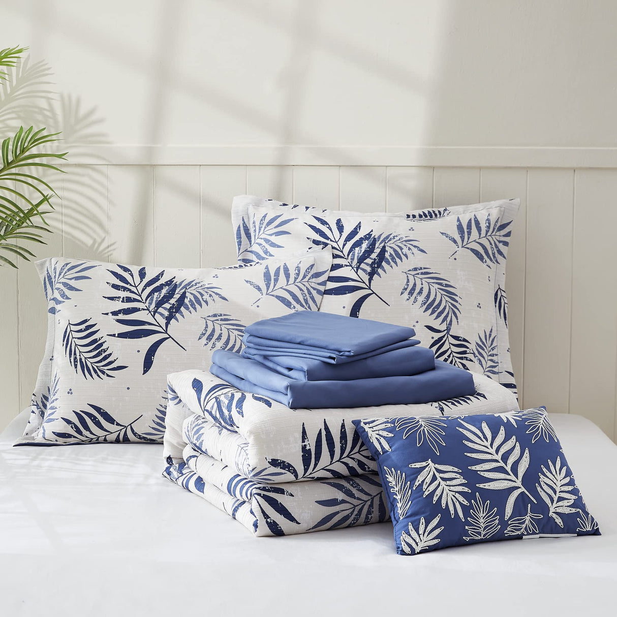 Textured Design Blue Leaves Printed Comforter King Size