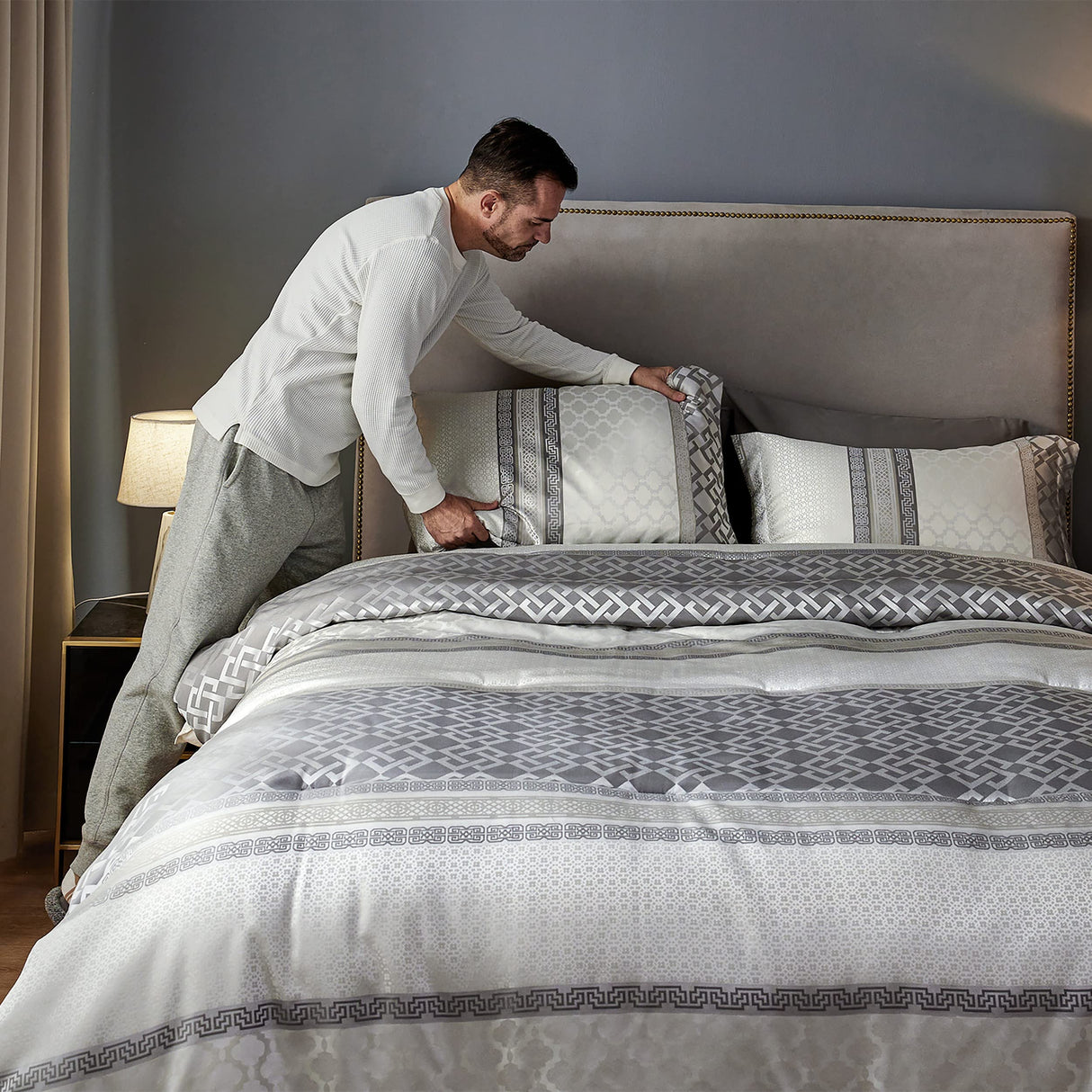 Bedsure Queen Size Bedding Set - 7 Pieces Hotel Style Queen Bed in a Bag