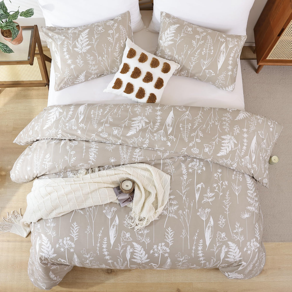 Queen Floral 3 PCS Bedding Sets Oatmeal Plant Flowers Printed on Fluffy Comforter