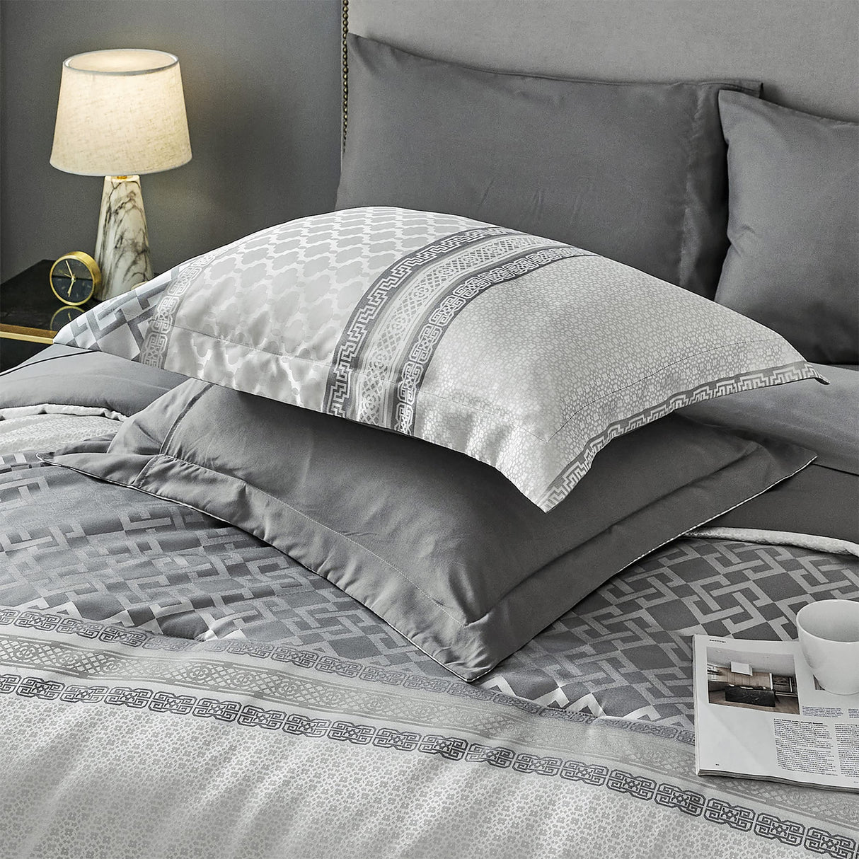 Bedsure Queen Size Bedding Set - 7 Pieces Hotel Style Queen Bed in a Bag