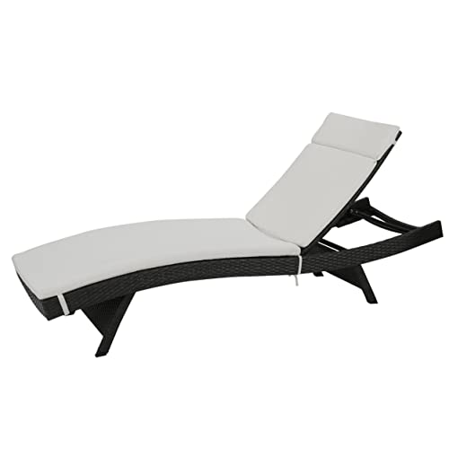 Christopher Knight Home 589 Salem Wicker Chaise Lounge with Cushion