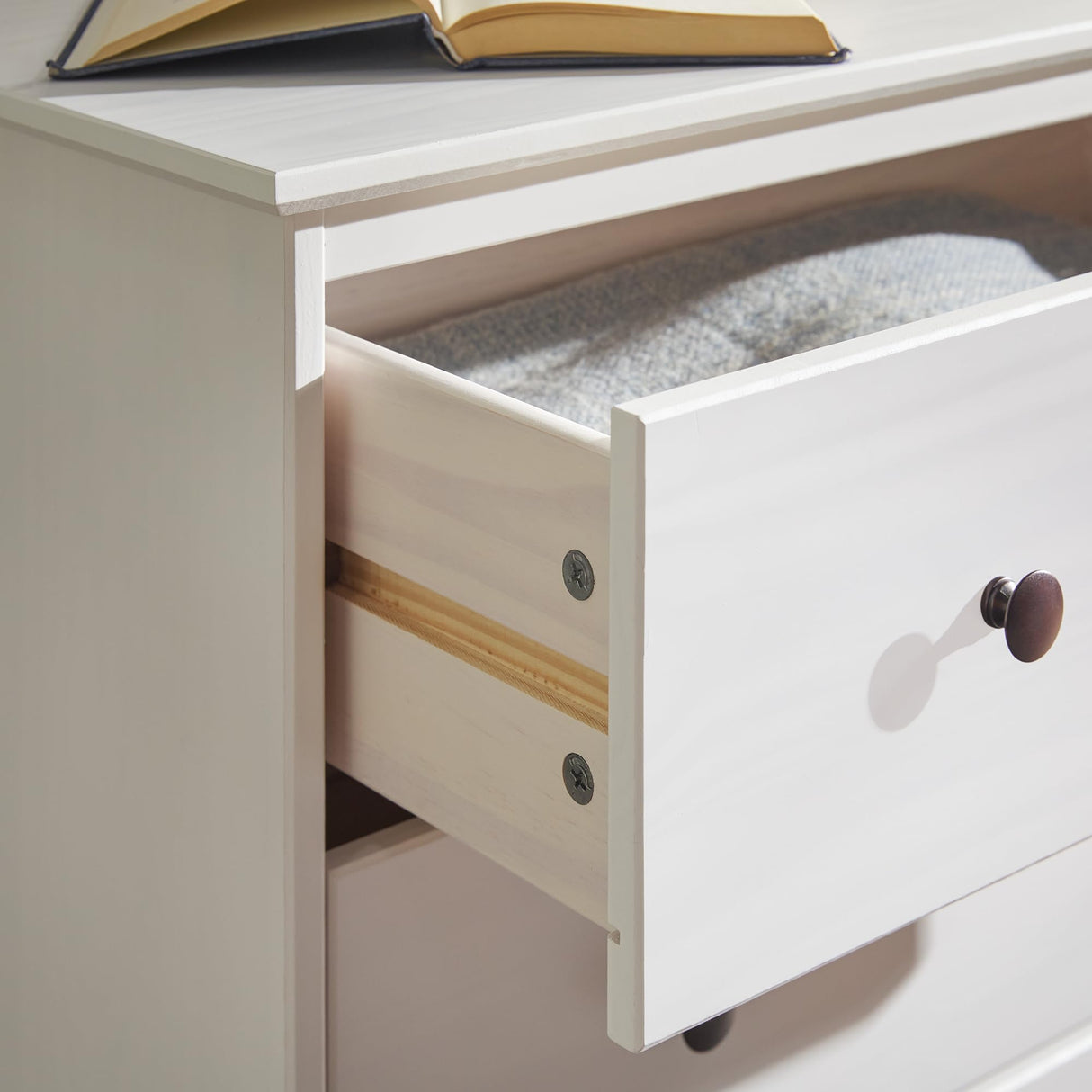 Walker Edison Modern Tall 4-Drawer Solid Wood Dresser Bedroom Storage Drawer Organizer Closet Hallway, 40 Inch, White