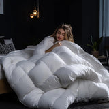 Goose Down Comforter Queen Size, 90x90 inches, 50 oz Fill Weight, 750 Fill Power, 100%